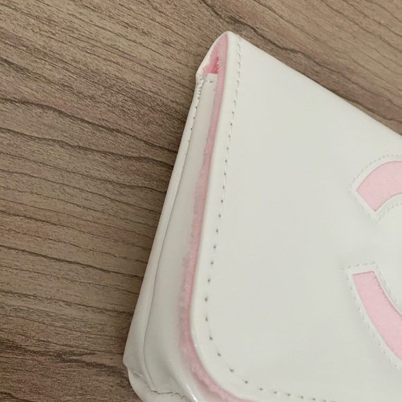 Chanel y2k NWOT White and Pink Women's Cosmetics pouch - Picture 7 of 13